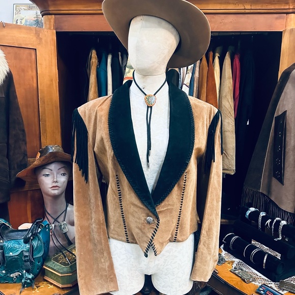 Echo Mountain by Arturo Tan & Black Suede Leather Cropped Western Fringe Jacket - Picture 2 of 8